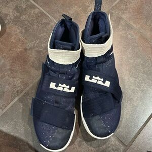 Nike Lebron Zoom Soldier basketball sneaker Size 10.5 Midnight navy